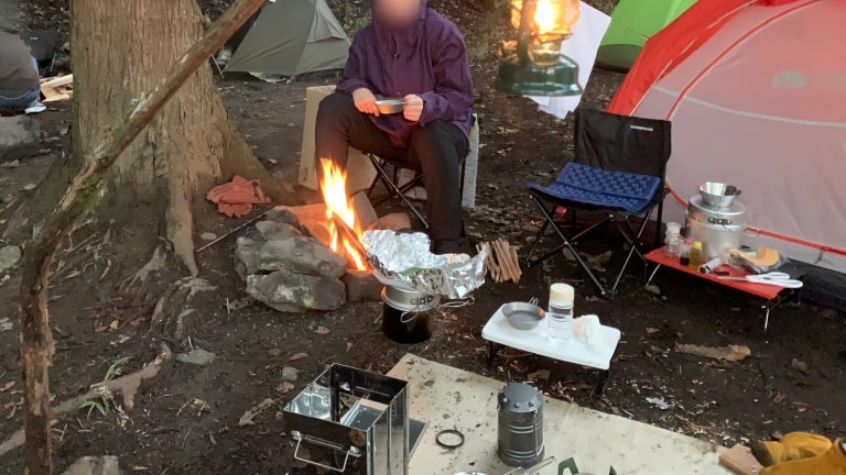 キャンプ　焚き火