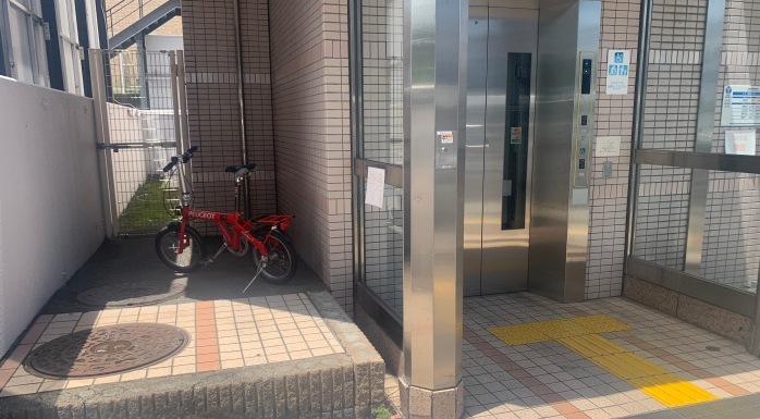 地下鉄　駅　エレベーター　自転車