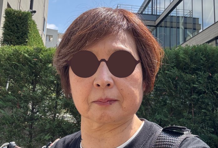 サングラスをかけた著者